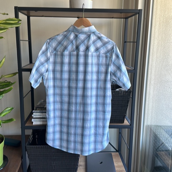 Travis Matthew M short sleeve button-down. NWT - Picture 2 of 3